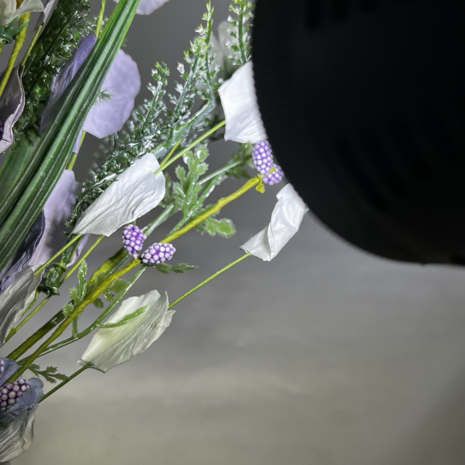 Lot Gorgeous Artificial Purple / White Flowers Mixed With Greens (5 Packs of 8)