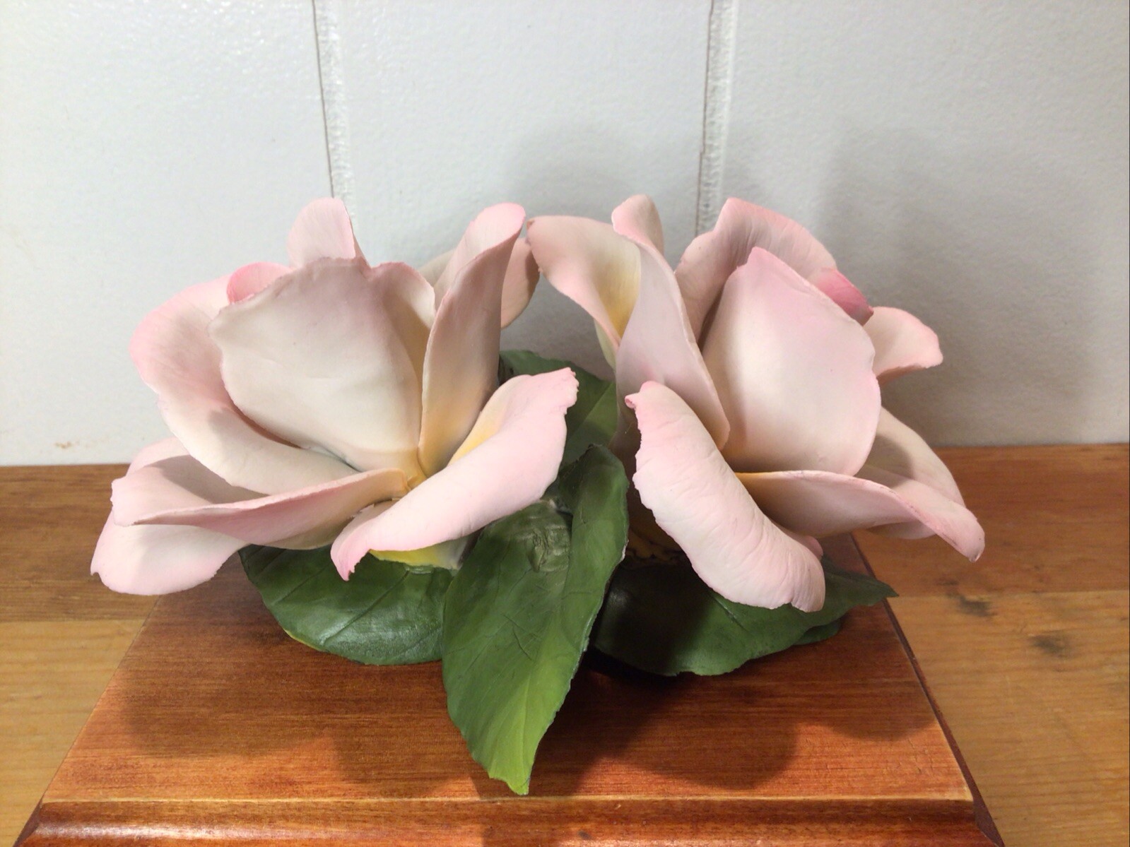 CAPODIMONTE PORCELAIN DOUBLE PINK ROSES BY NAPOLEON OF ITALY,15 Oz., 6.5” L. 5”W