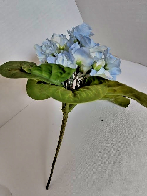 8″ ARTIFICIAL Semi-Miniature African Violet – no pot.