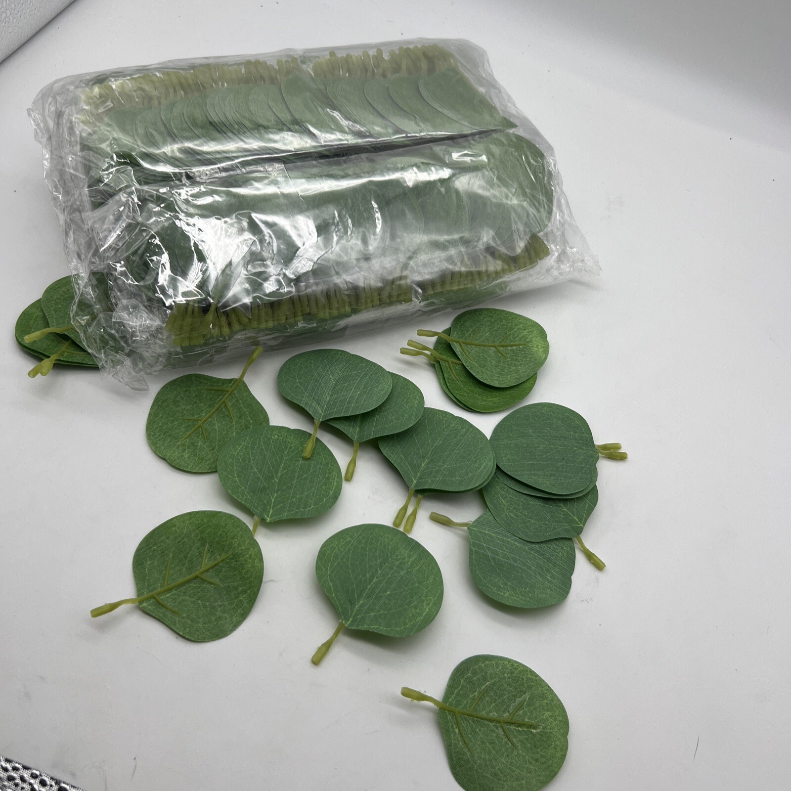 Eucalyptus Leaves Artificial 500 Pcs Bulk Greenery Fake Green for DIY Table Deco