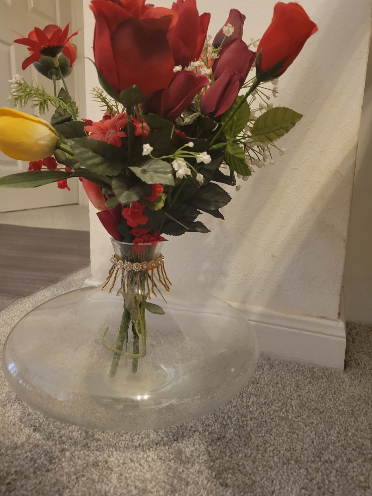 Decorative Round Glass Vase with Elegant Floral Accent🌸