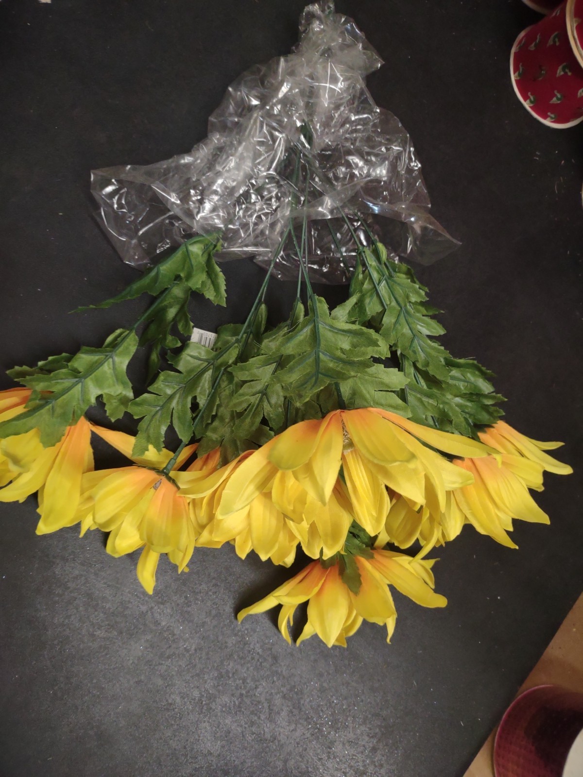 18″ Spider Dahlia, Silk Bush “Grand Teton” with 9 Stems, Yellow, 5″ Blooms