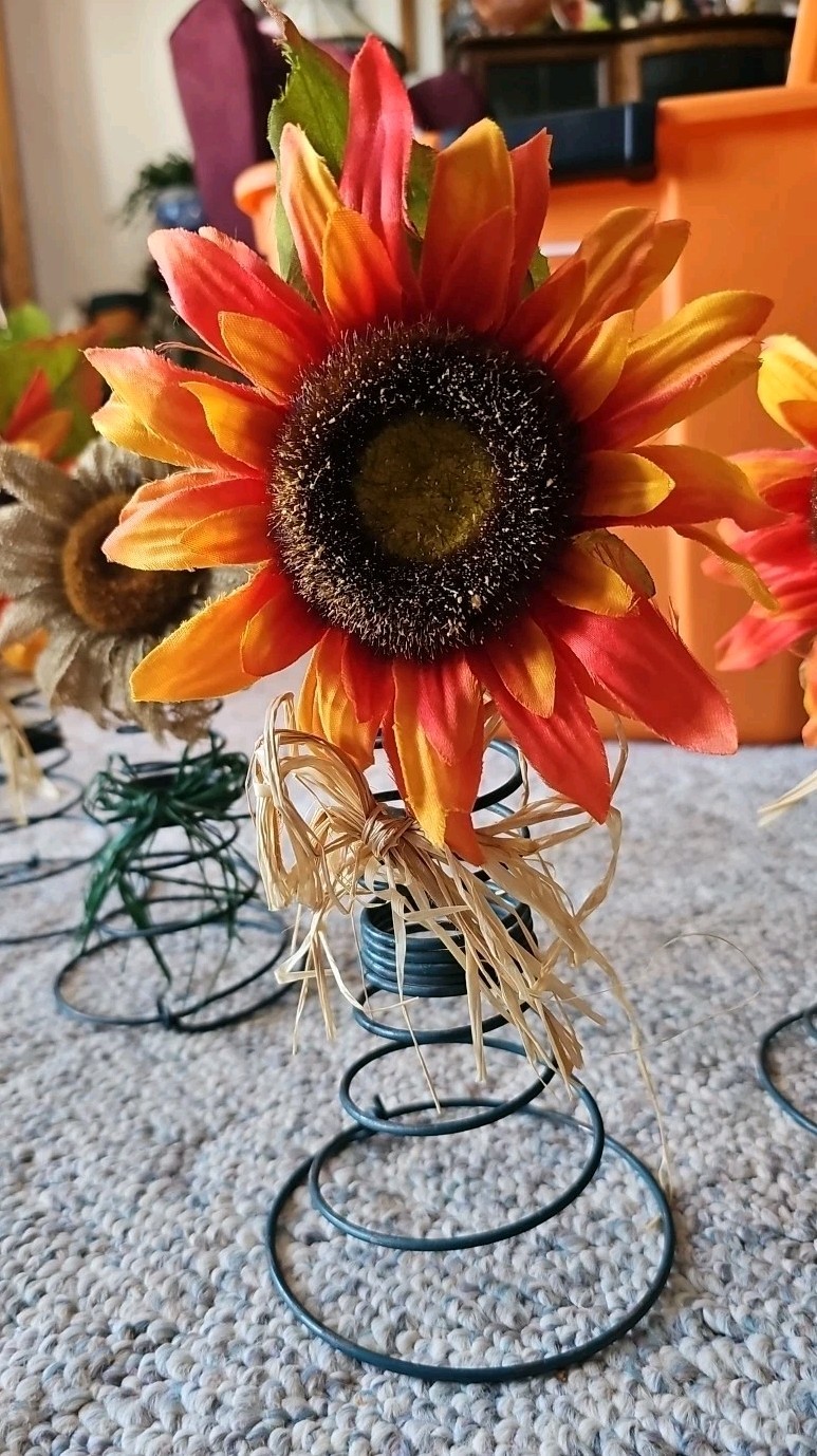 Silk Sunflowers On Green Metal Springs Free Stand 10″ Tall Set Of 4 Fall Decor