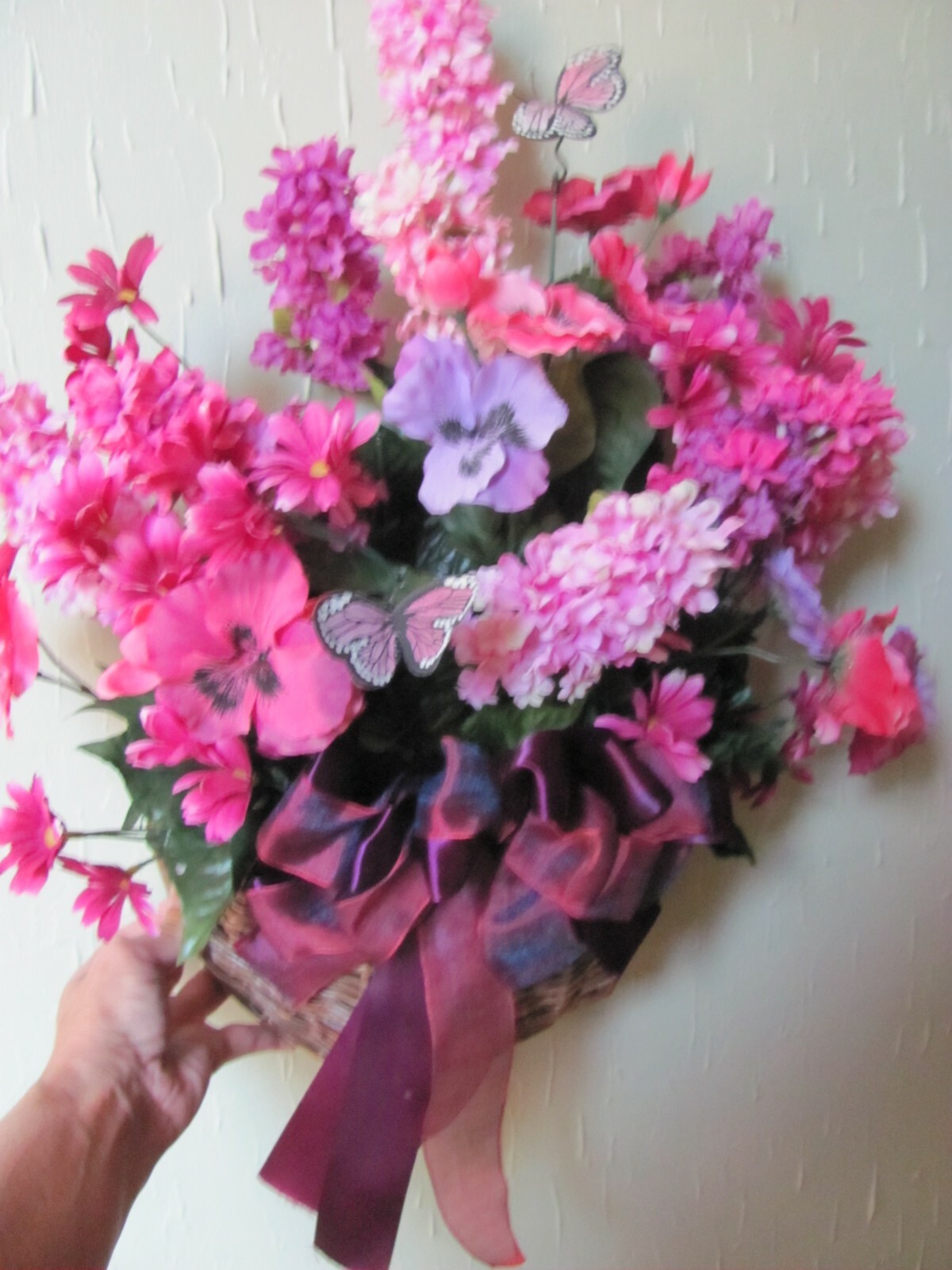 PINK SILK FLORAL ARRANGEMENT WALL / DOOR HANGING BASKET w/RIBBON BUTTERFLY