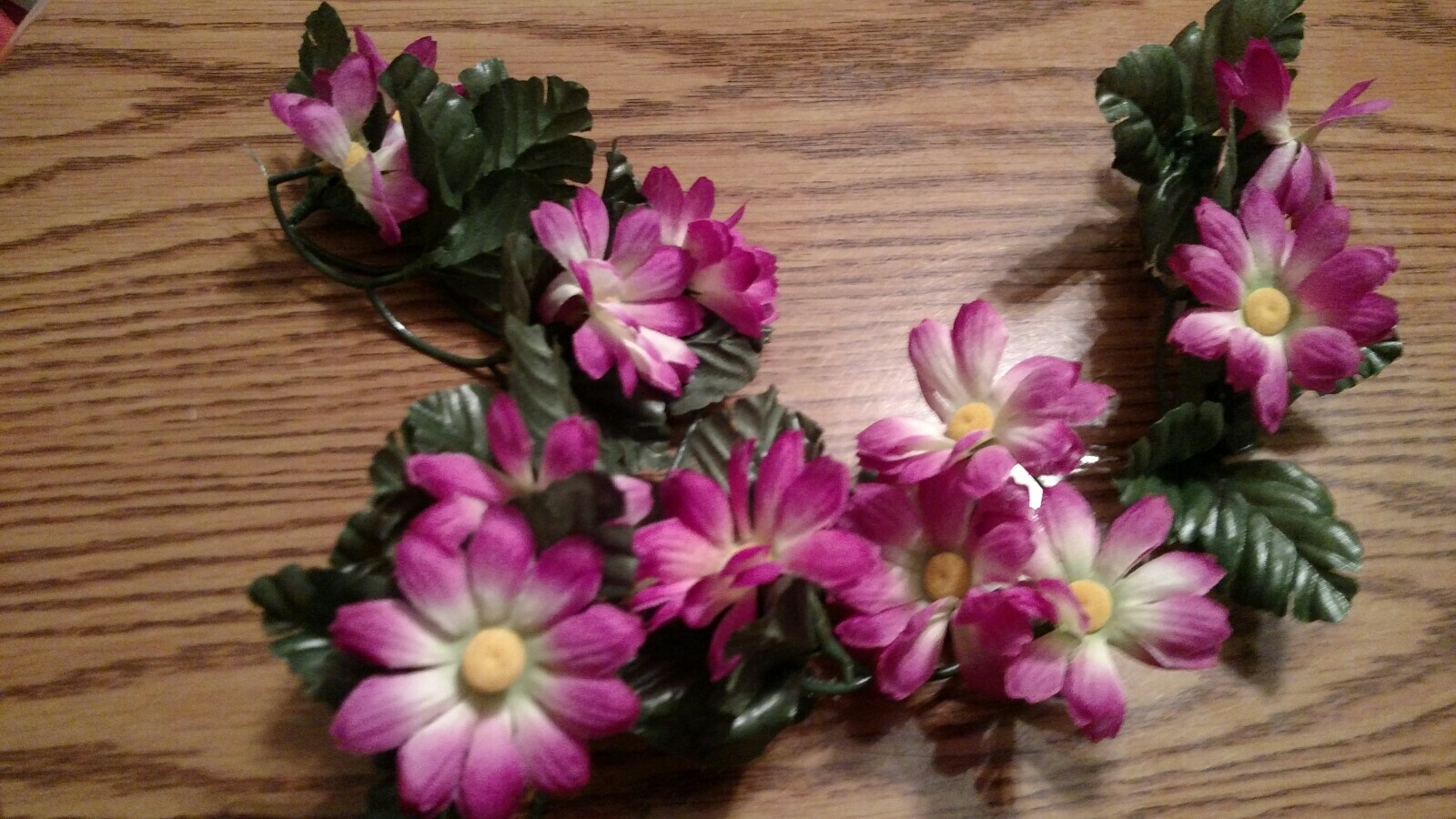 DAISY FLOWER VINES YELLOW CENTER PINK WHITE AND FUCIA IN COLOR