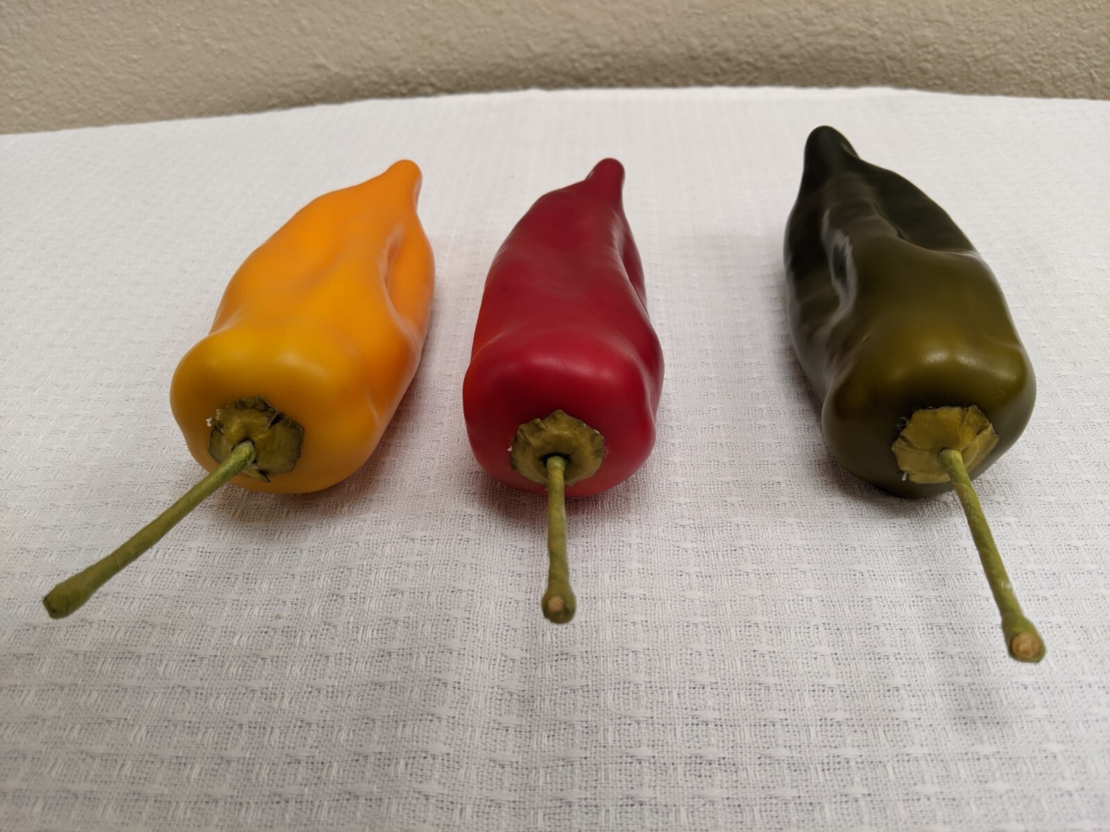 3 Chili Peppers Red Yellow Green Plastic SW Kitchen Decor Clean Nice Mint