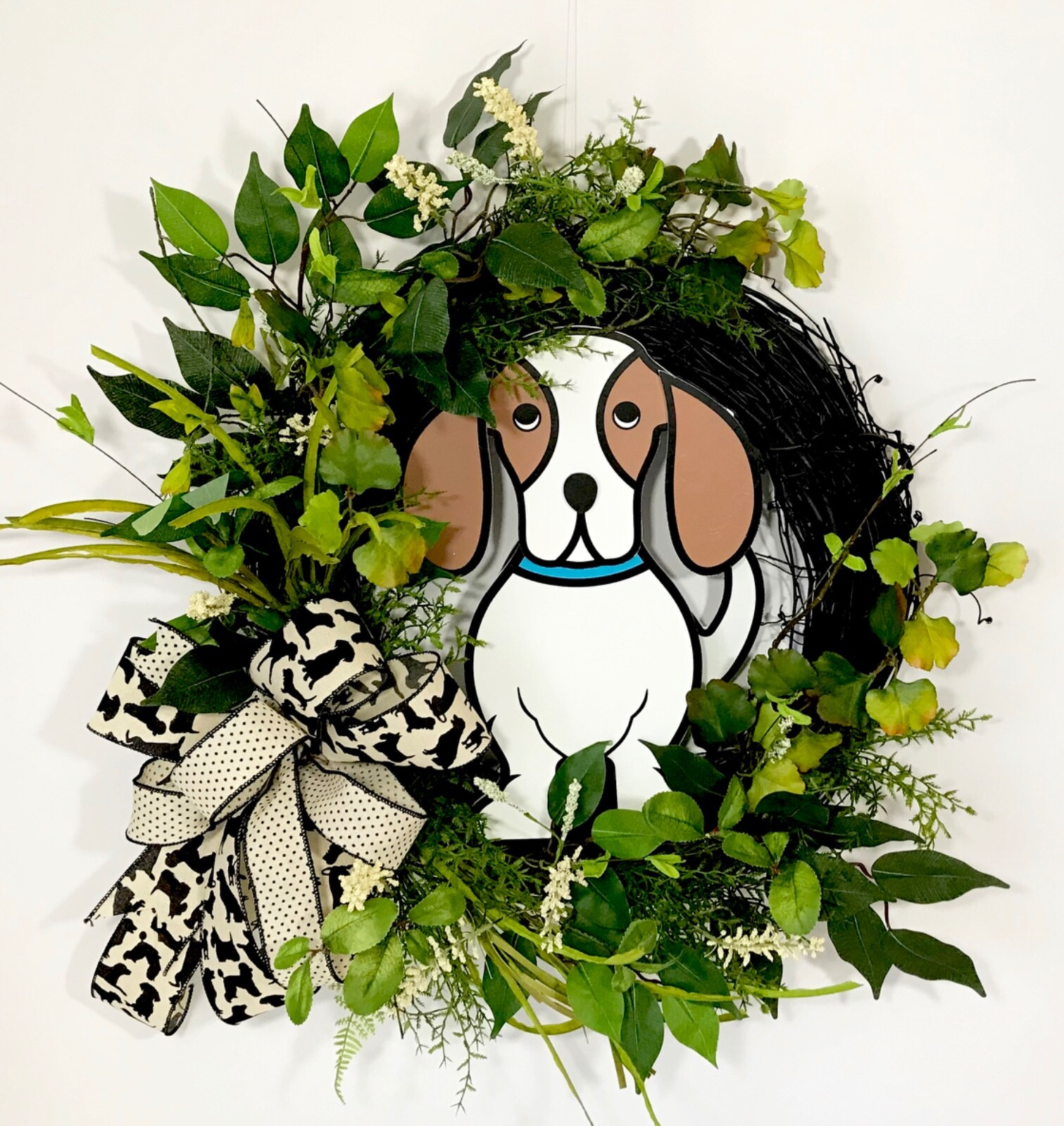 HOUND DOG LOVER 3D BEAGLE SIGN BLACK GRAPEVINE DOOR WREATH FLOWERS GREENERY NEW
