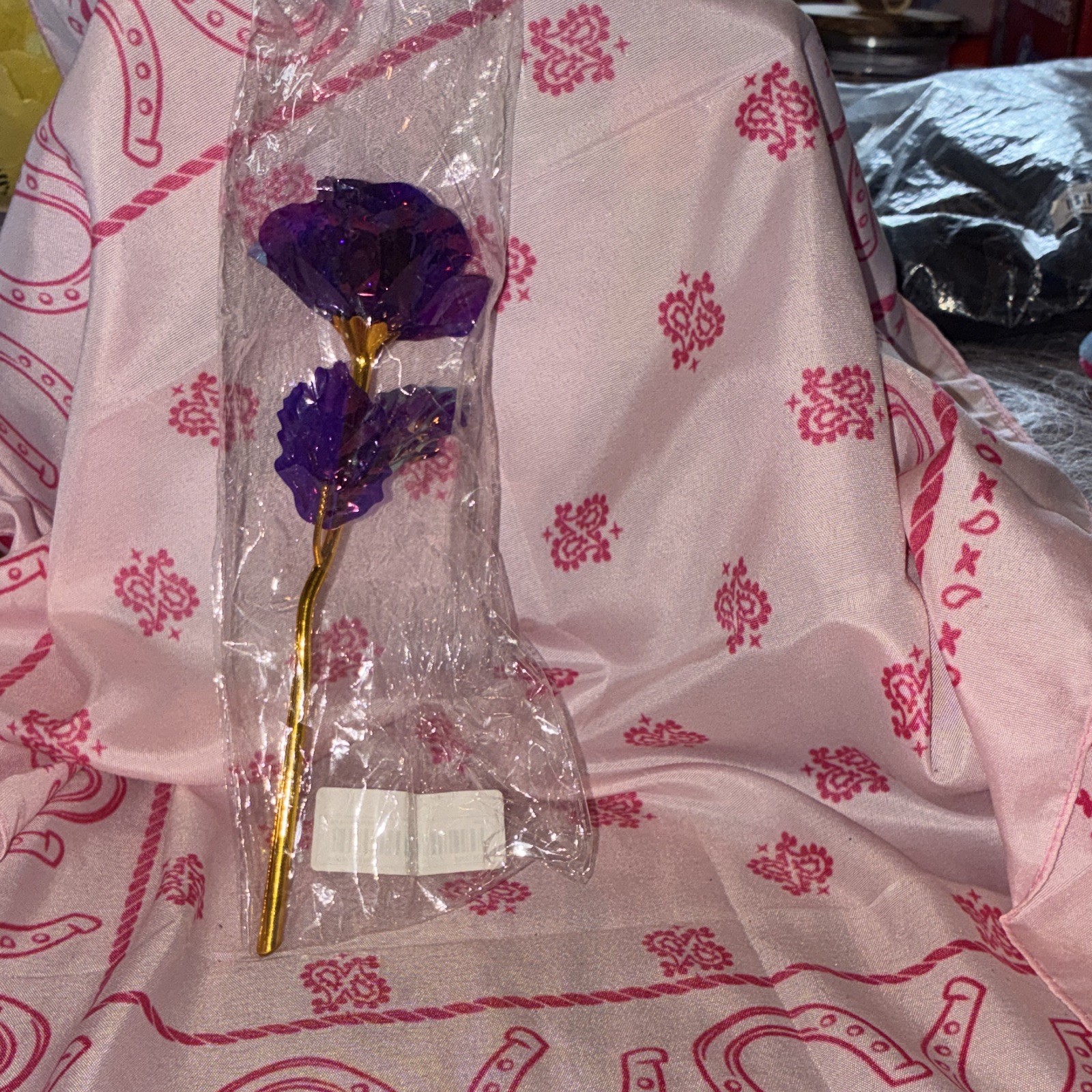 Artificial Purple Rose Flower Stem, Gold Stem, Plastic & Metal Floral Decor(187)