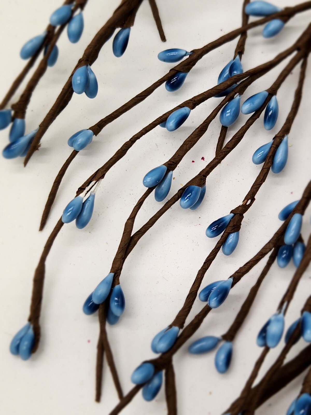 EV-C7 Pip Berry Garland in Country Blue Color
