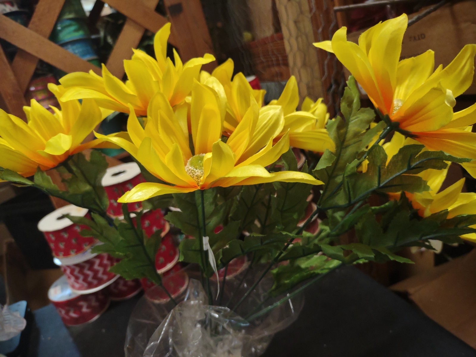 18″ Spider Dahlia, Silk Bush “Grand Teton” with 9 Stems, Yellow, 5″ Blooms