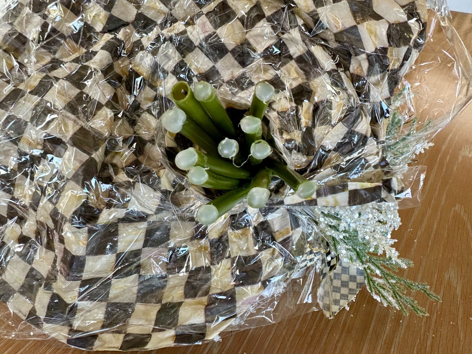 Lrg Winter White MacKenzie Childs Rose Bouquet Courtly Checks Cello Wrap w/ Tag
