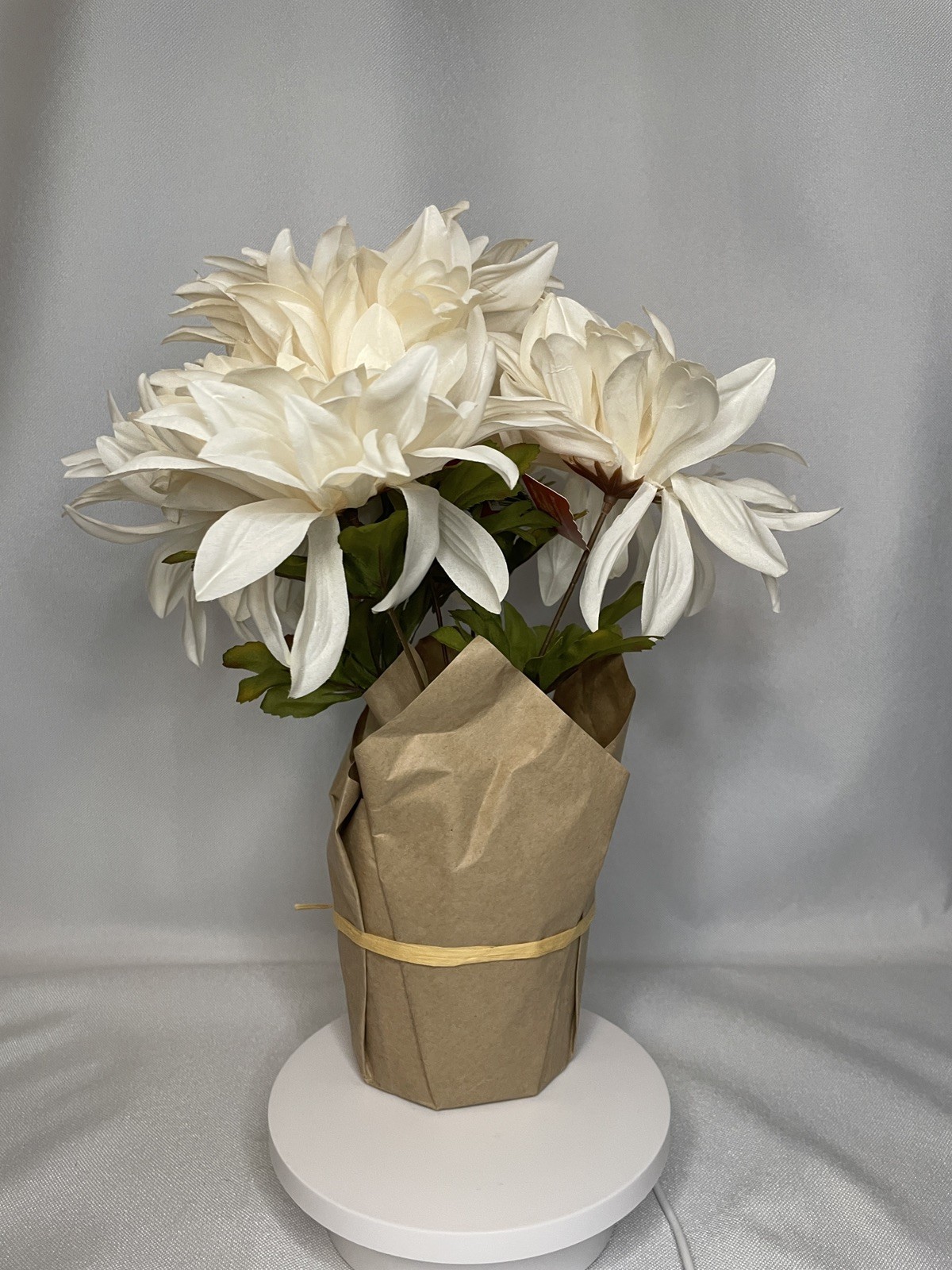 New Ashland Artificial Floral White Dahlia 6-8 Lg Blooms Light Pot 9”x12” HOM15