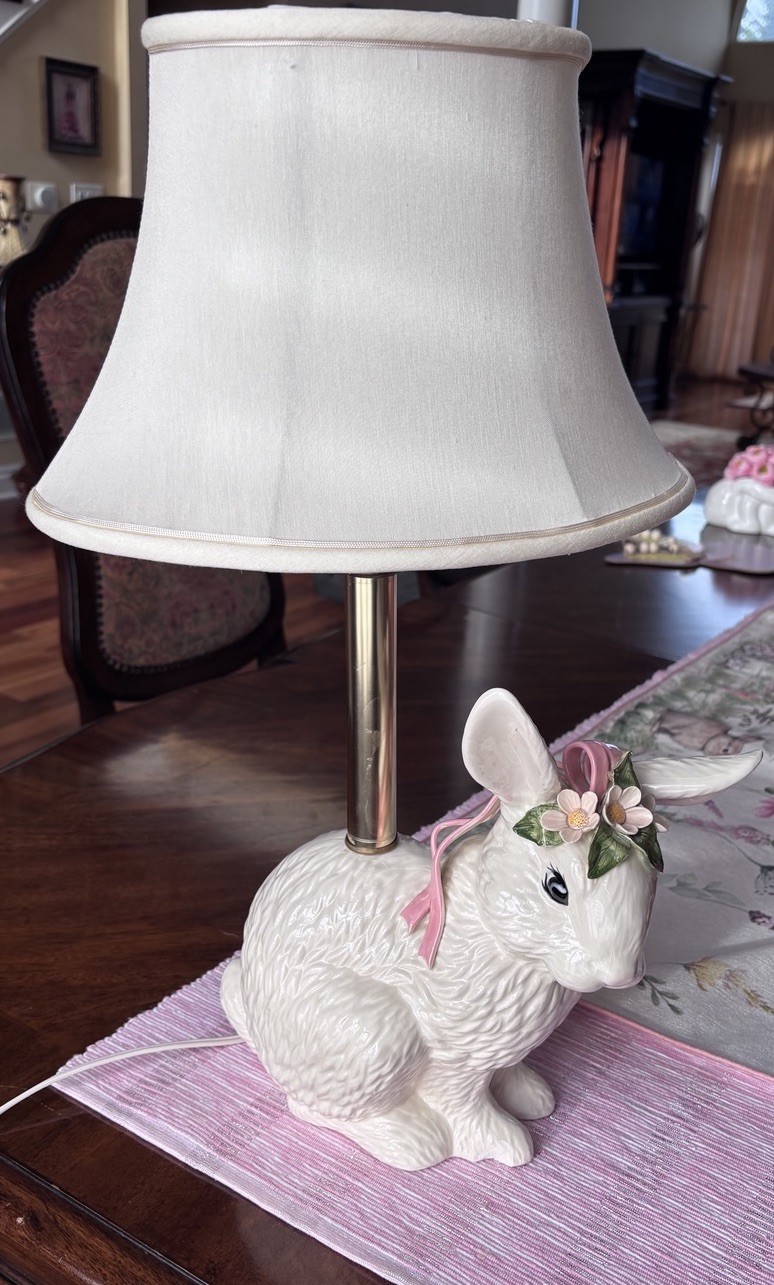 Betlar Inc, Bedroom Lamp, Rabbit Bunny , Bow White Pink Vintage California USA