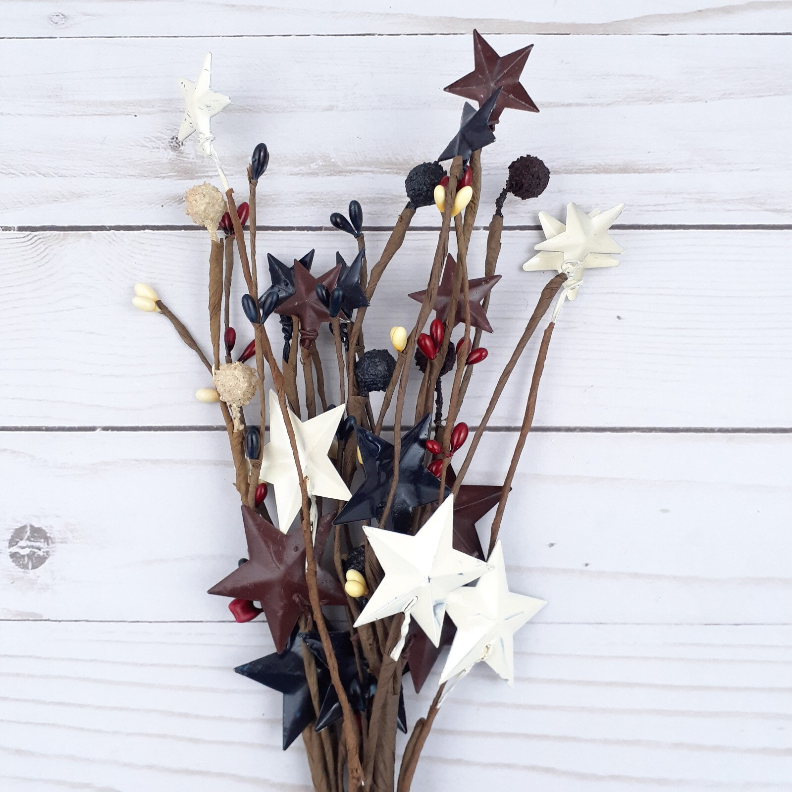 Rustic Floral Pick Tin Stars Berries Red White Blue Americana B2