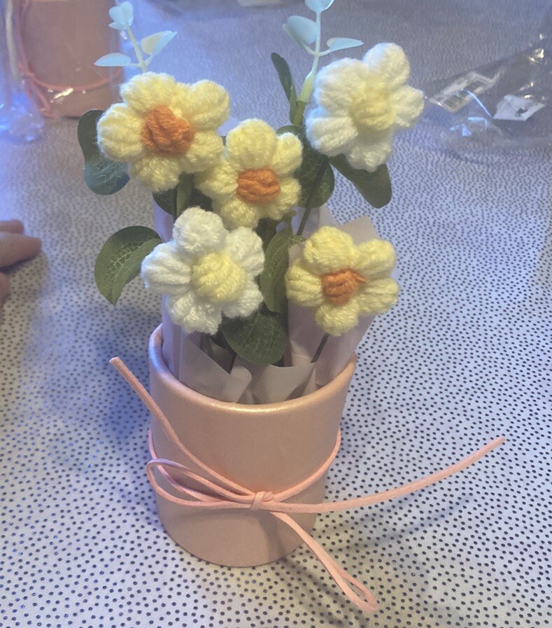 1 Set Handmade Knitted Yarn Artificial Flower Bouquet, Fabric & Knitted