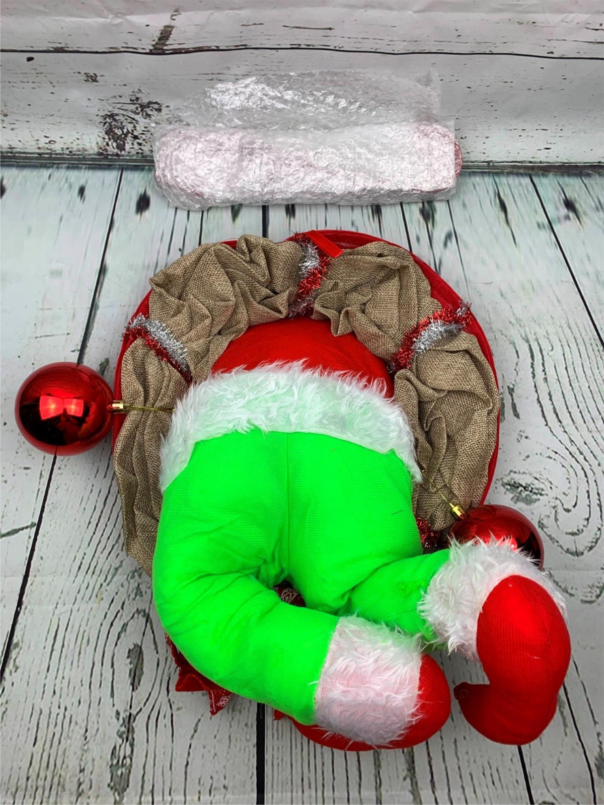 Thief Christmas Wreath Green Décor Funny Holidays