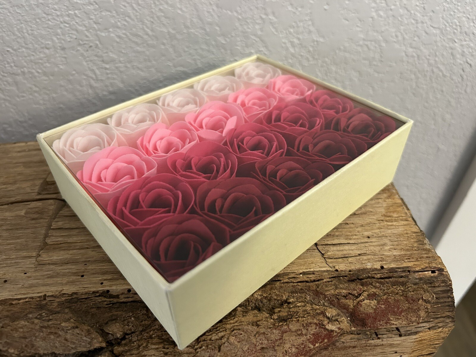Body Luxuries Pink & Red Scented Soap Petals Rose Bouquet Love Valentine Romance