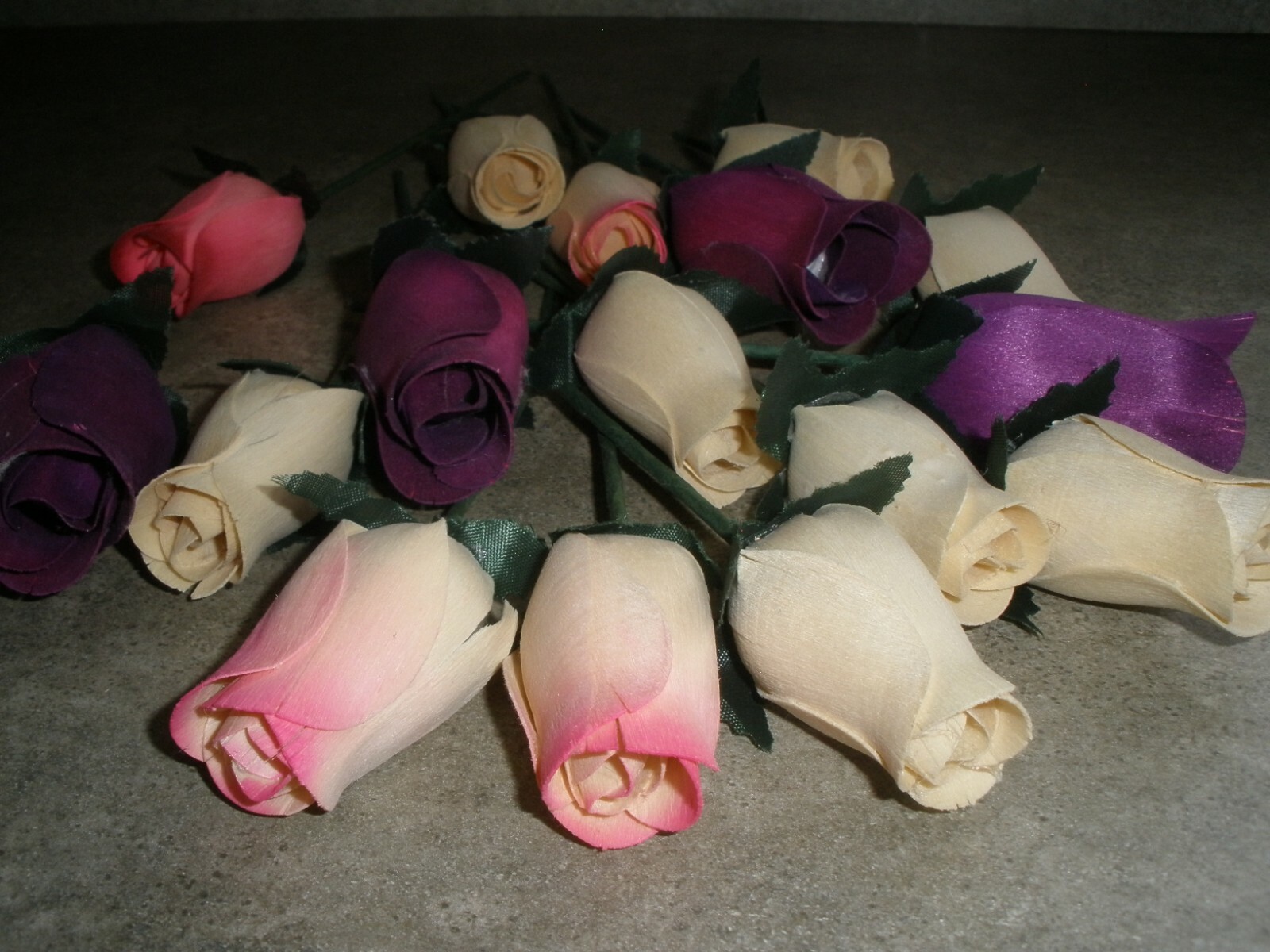 Lot of 16 Faux Stem Roses White Pink Purple 7″ long Floral Decor