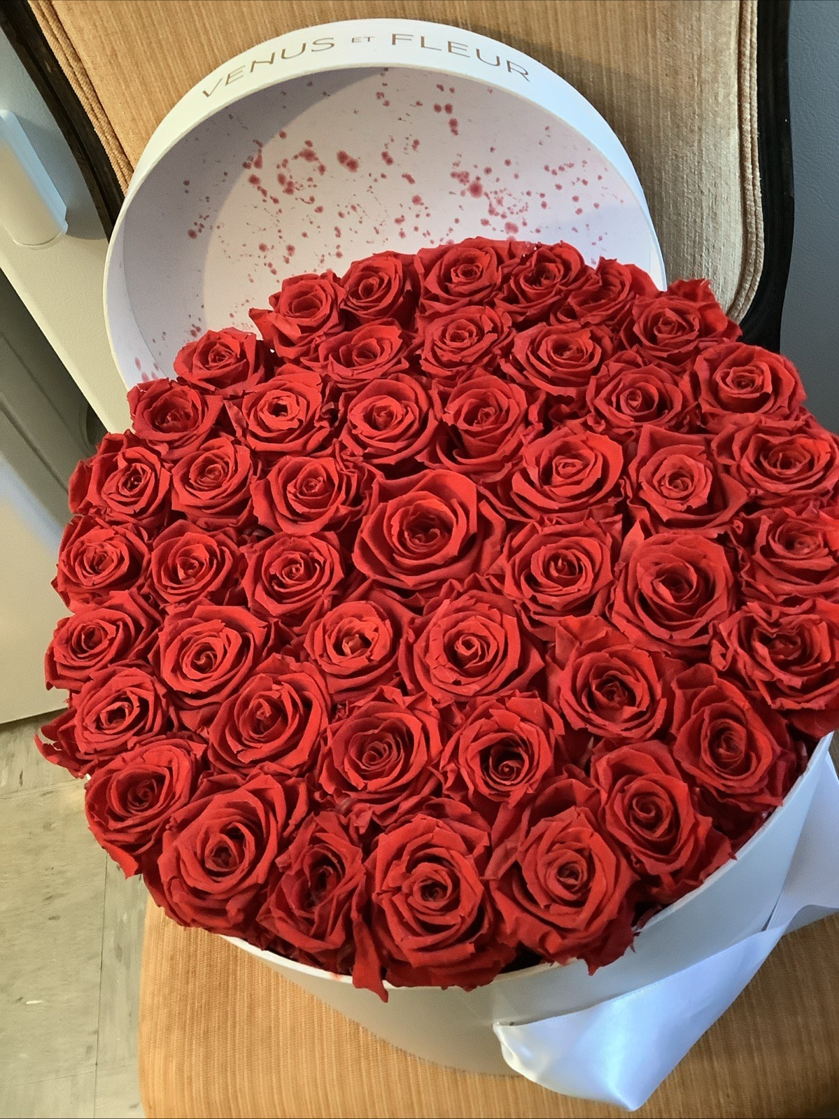 Venus Et Fleur Large Round White Box 46 Red Eternity Preserved Roses Luxury