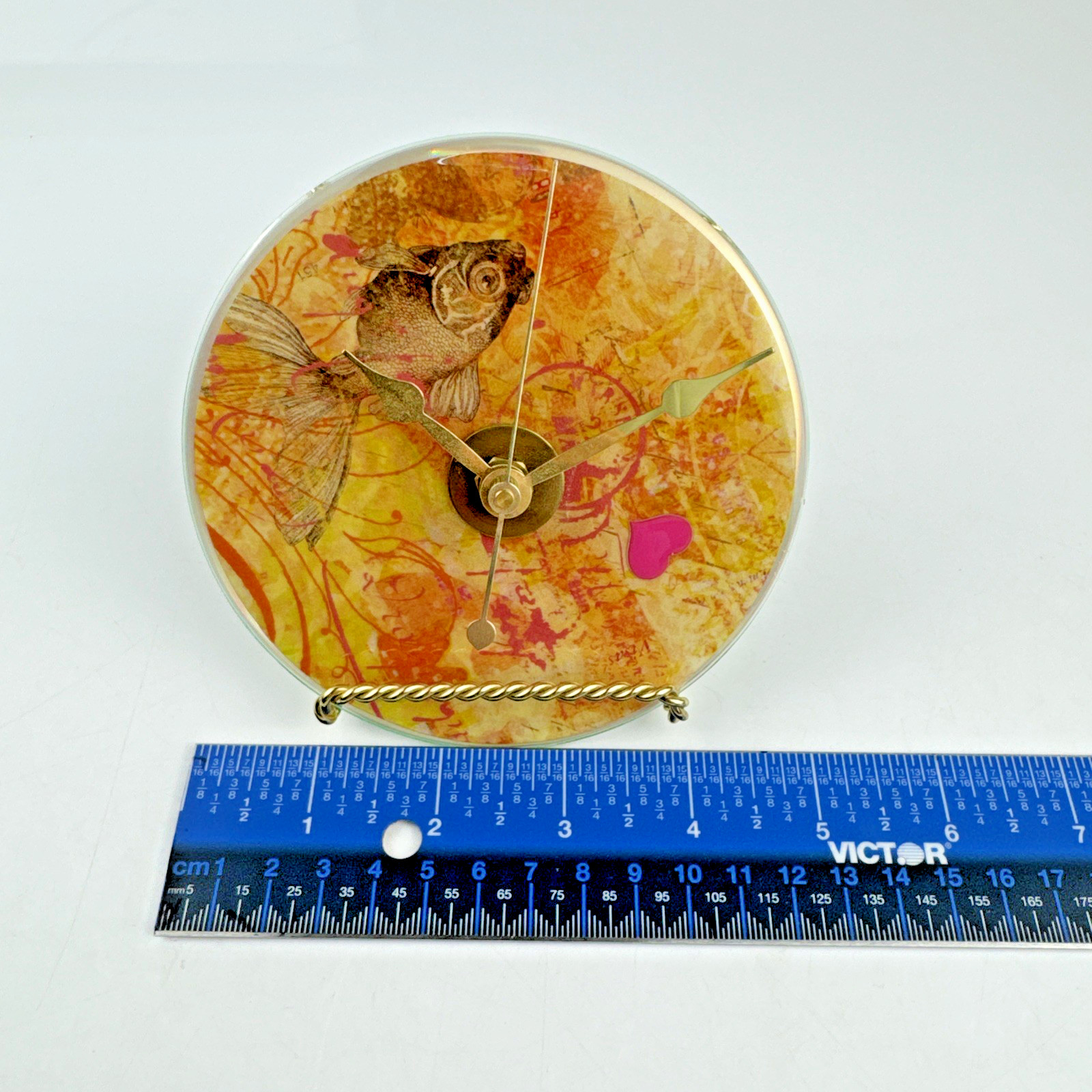 Art Glass CD Clock Goldfish Design Quartz Desk Clock w/ Metal Stand-Tested