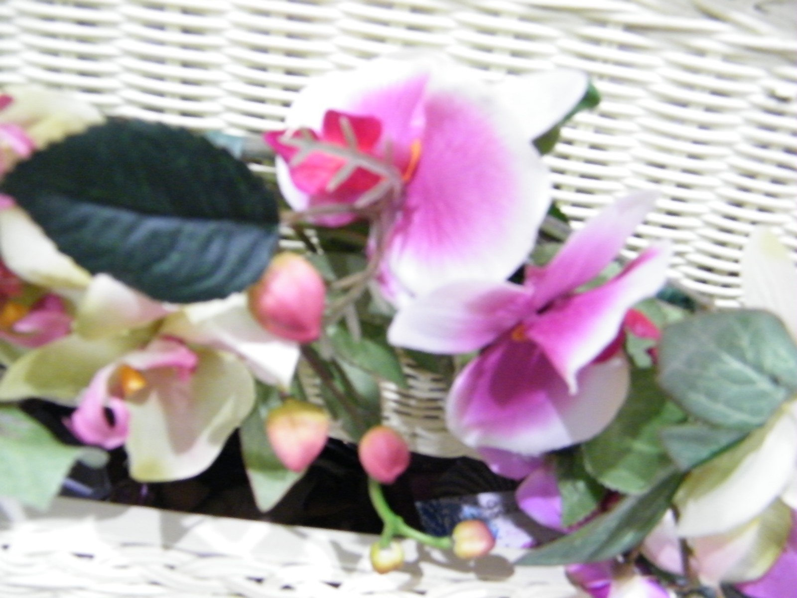 multiple artifical silk PURPLE ORCHIDS on 26″ GARLAND / twisted display