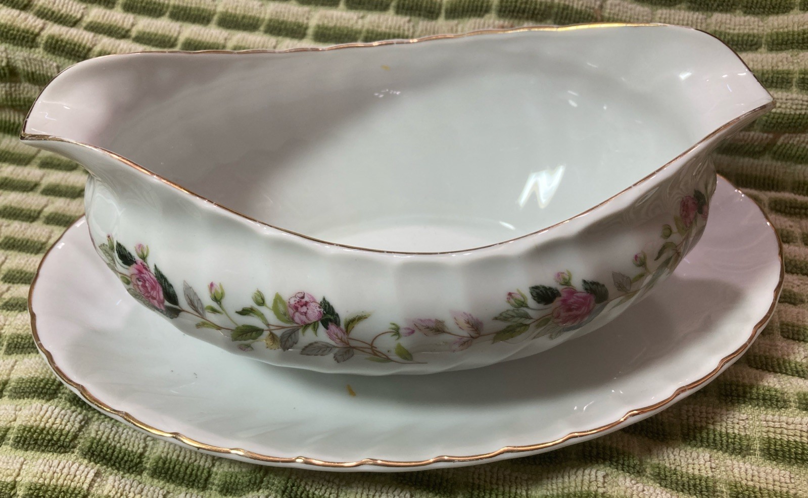 Vintage Creative Fine China 2345 “REGENCY ROSE” Gravy Boat