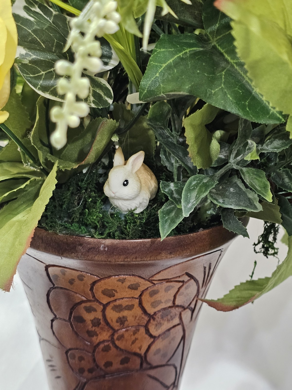 Beautiful Yellow Rose Floral Arrangement in unique handcarved Vase 22″ H x14″ W
