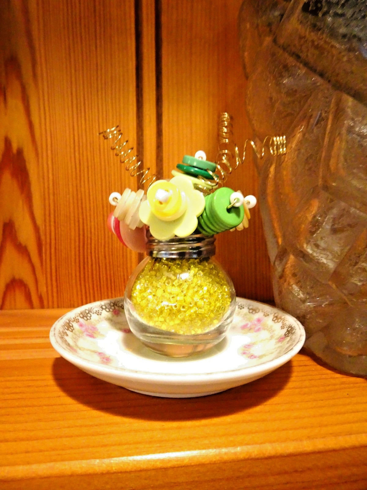 1 Colorful BUTTON BLOOMS Yellow Bouquet Handmade Flower Vase Salt Shaker