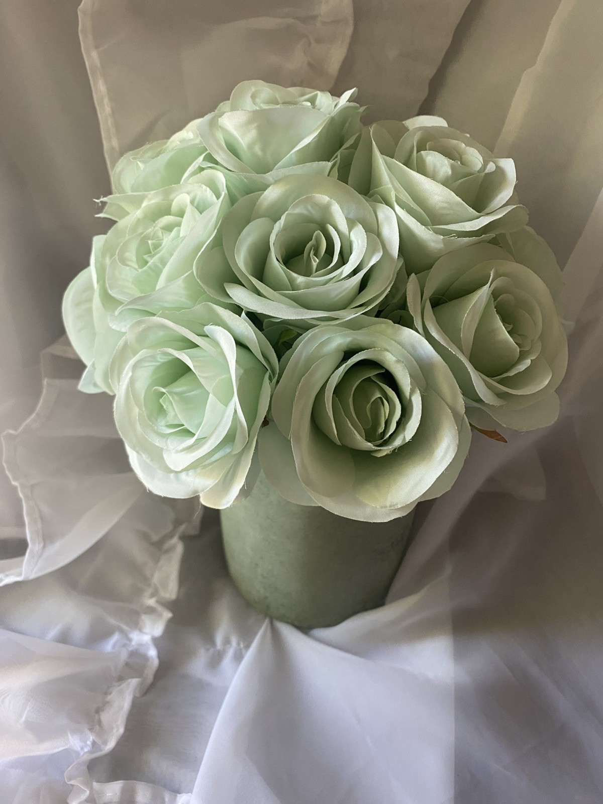 Fantastic Summer Time Roses Flower Seafoam Green 11″ Arrangement Centerpiece