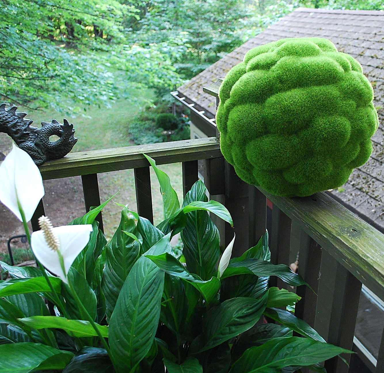 Vtg LARGE Green FAUX TURF GRASS TOPIARY KNOT/BALL 14″ Carved Textured Pattern