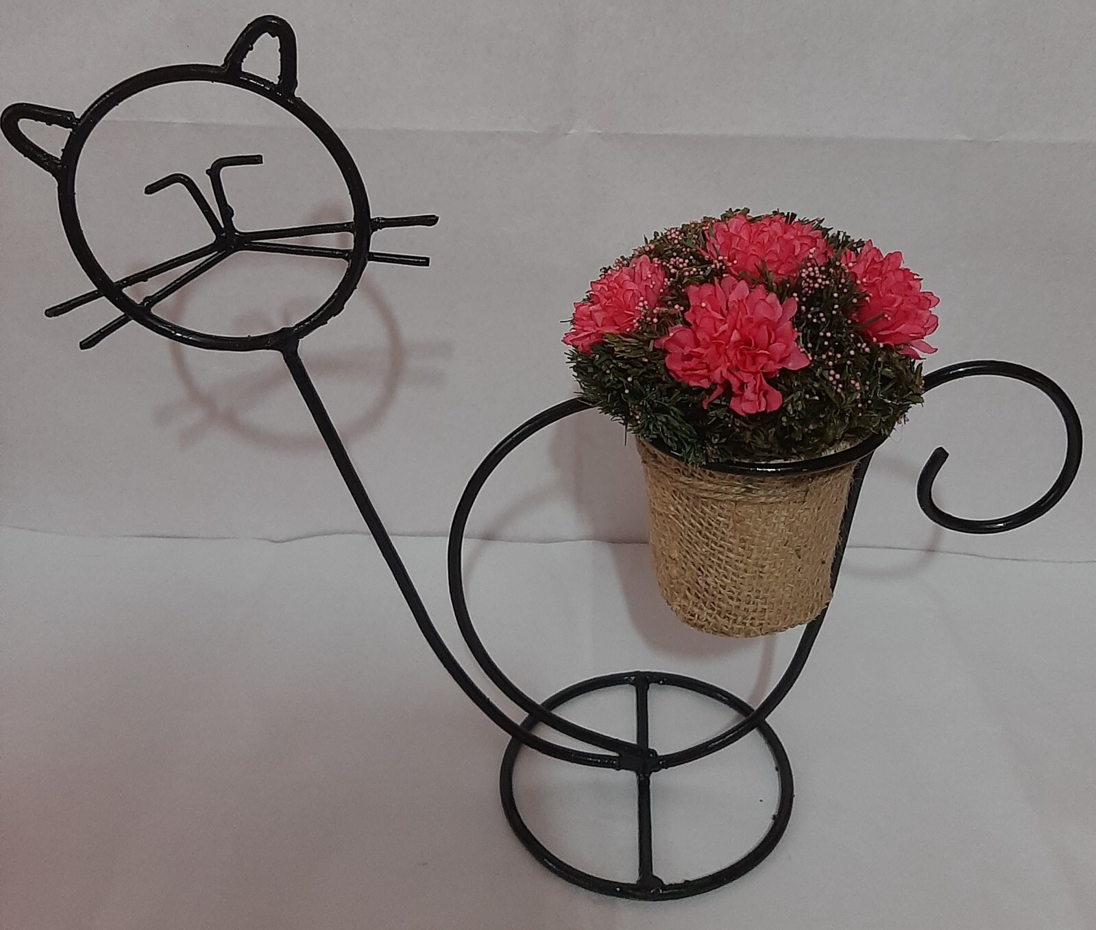 UNIQUE IRON METAL CAT STAND HANDMADE JUTE VASE ARTIFICIAL PINK FLOWERS NEW