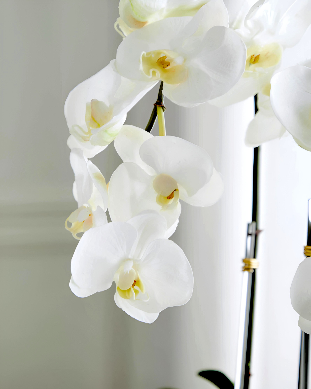New Luxury Decorative Floral Arrangement Centerpiece with White Orchids 23″