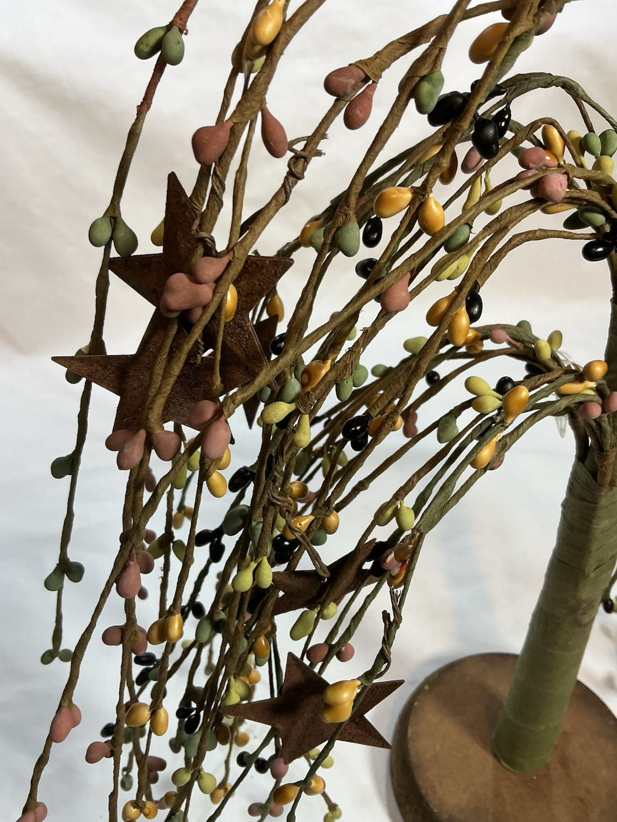 NEW Primitive Sage, Mustard, Lime, Black Pip Berry 13” Willow Tree W/Rusty Stars