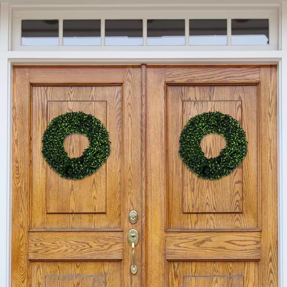 16.5 In. Artificial round Boxwood Wreath