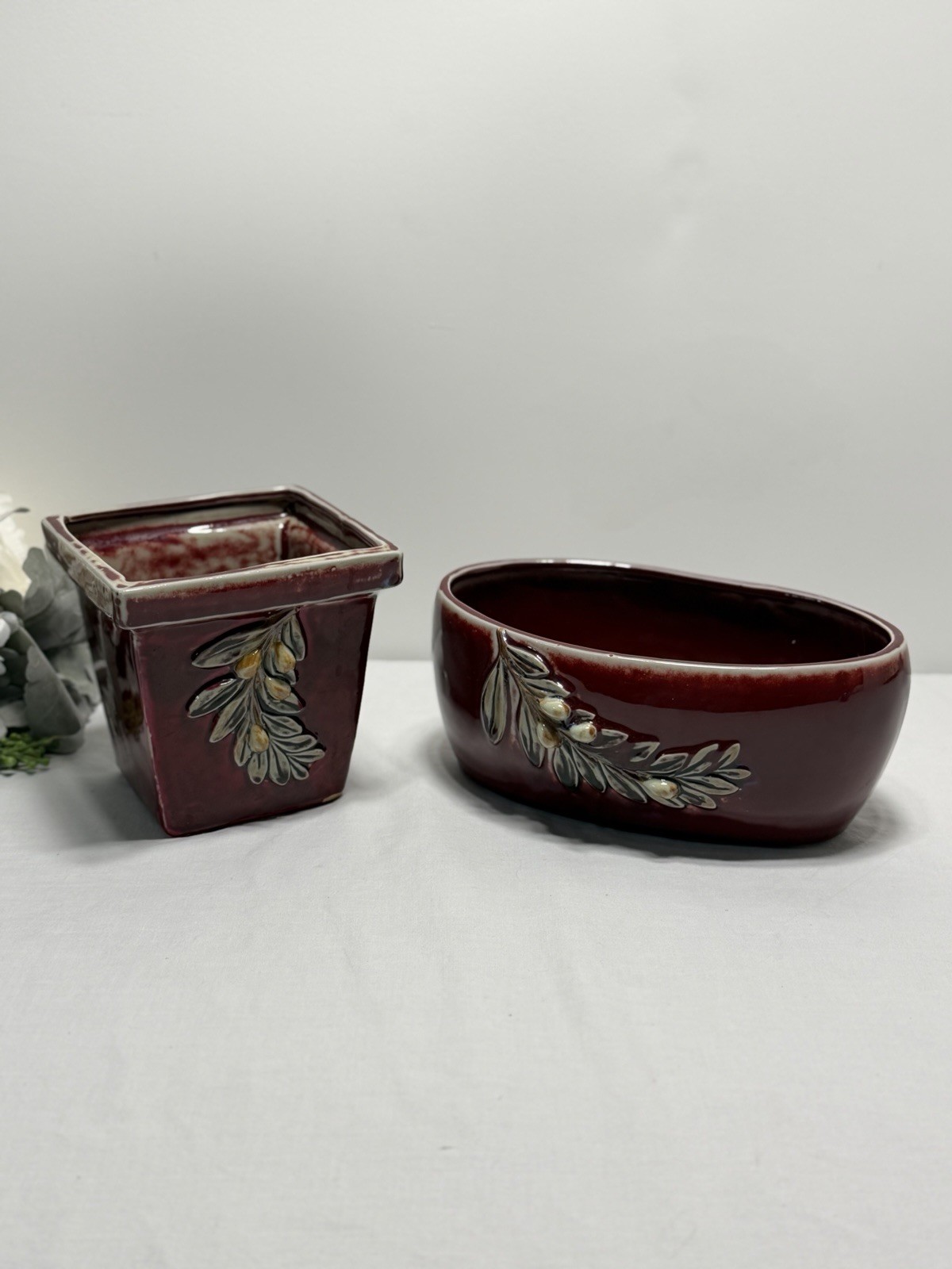 Set Of 2 Flower Pots Redwing Possibly Holly And Pine Motif Burgundy Oval, Square