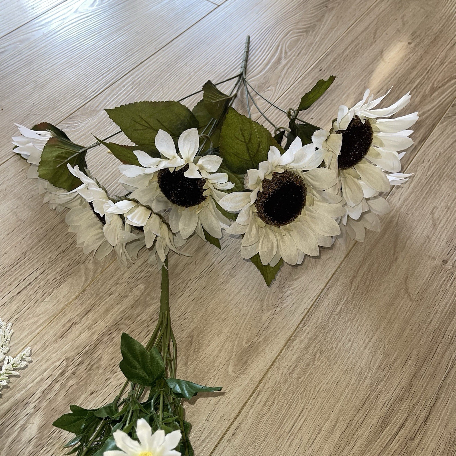 Lot Of Artificial Silk Sunflower Stems, 2 Bouquets, Daisies Cream White Floral