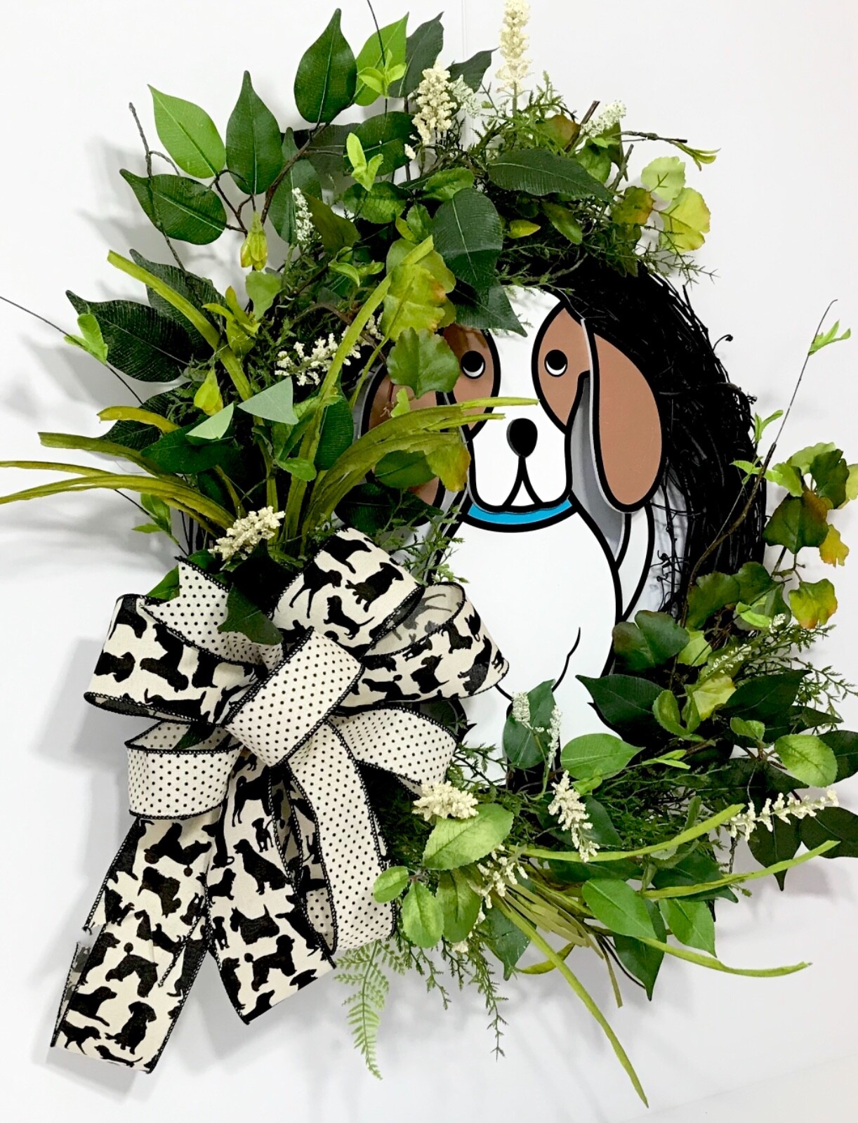HOUND DOG LOVER 3D BEAGLE SIGN BLACK GRAPEVINE DOOR WREATH FLOWERS GREENERY NEW