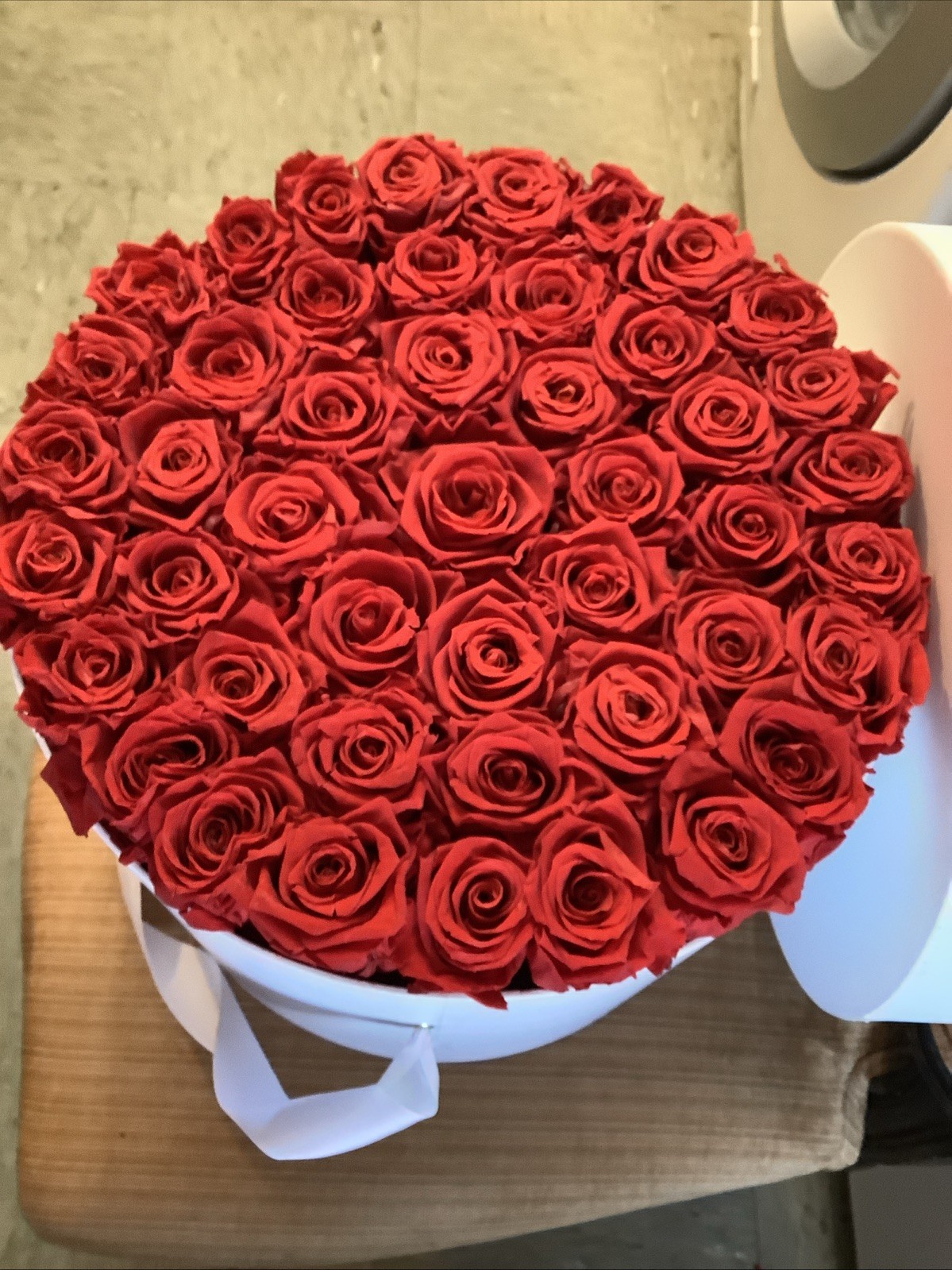 Venus Et Fleur Large Round White Box 46 Red Eternity Preserved Roses Luxury