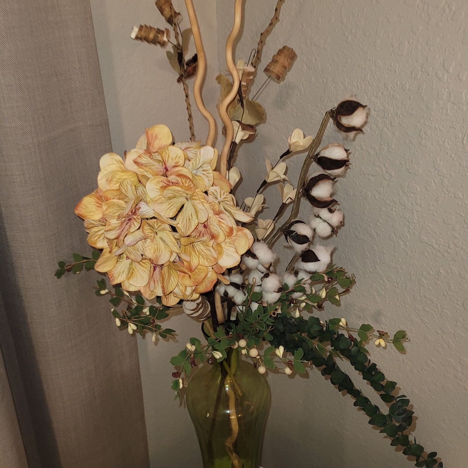 Artificial Hydrangea Flower Arrangement in Clear Green Glass Vase