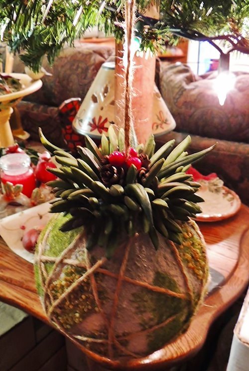 WOODLAND MOSS & PEBBLE STONE NATURAL ORNAMENT HANGER w/ PINE CONES SUCCULENTS
