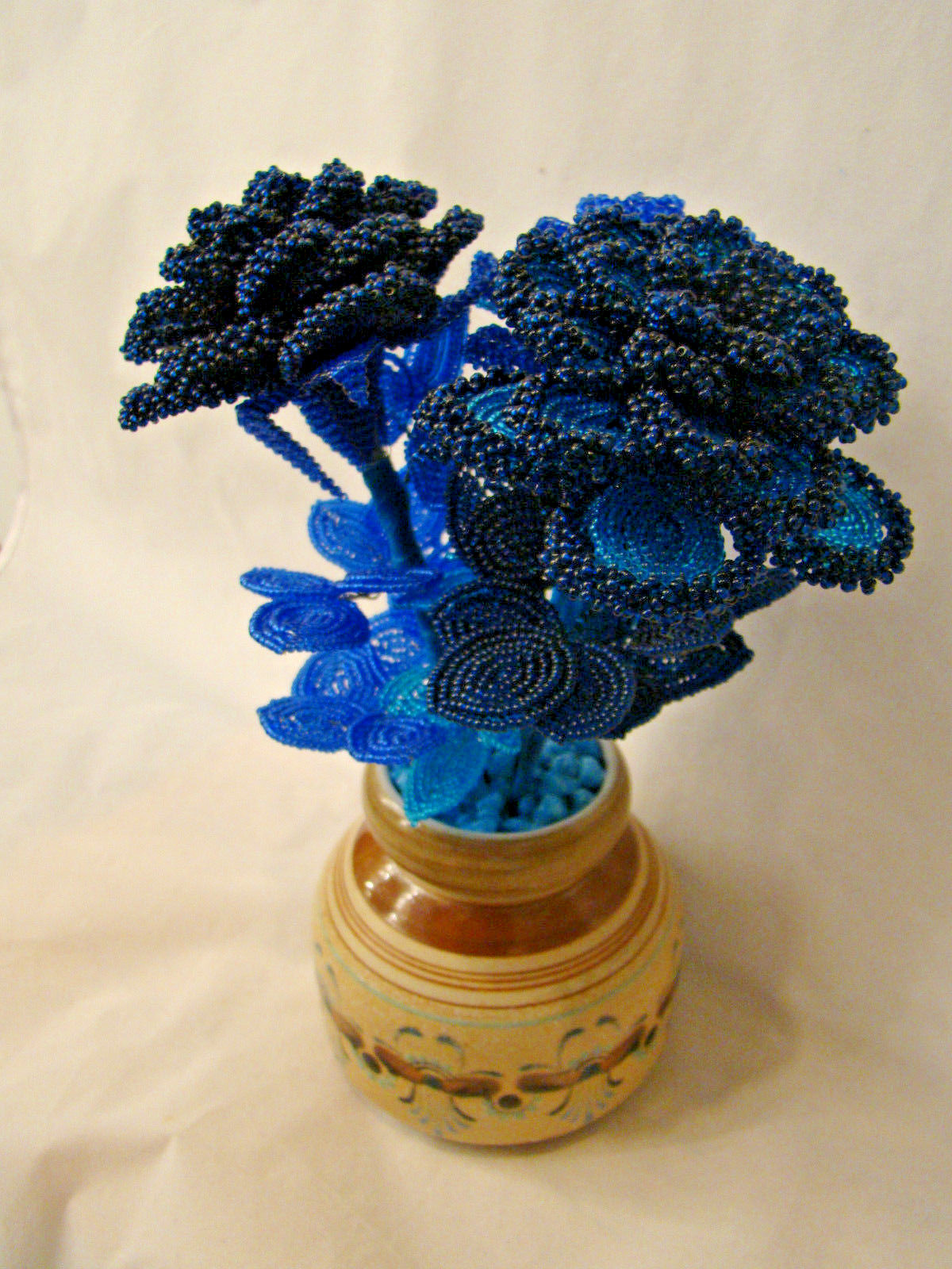 BLUE PRECOSIA SEED BEADED ROSES X 3 SET IN CERAMIC VASE HANDMADE IN AUSTRALIA