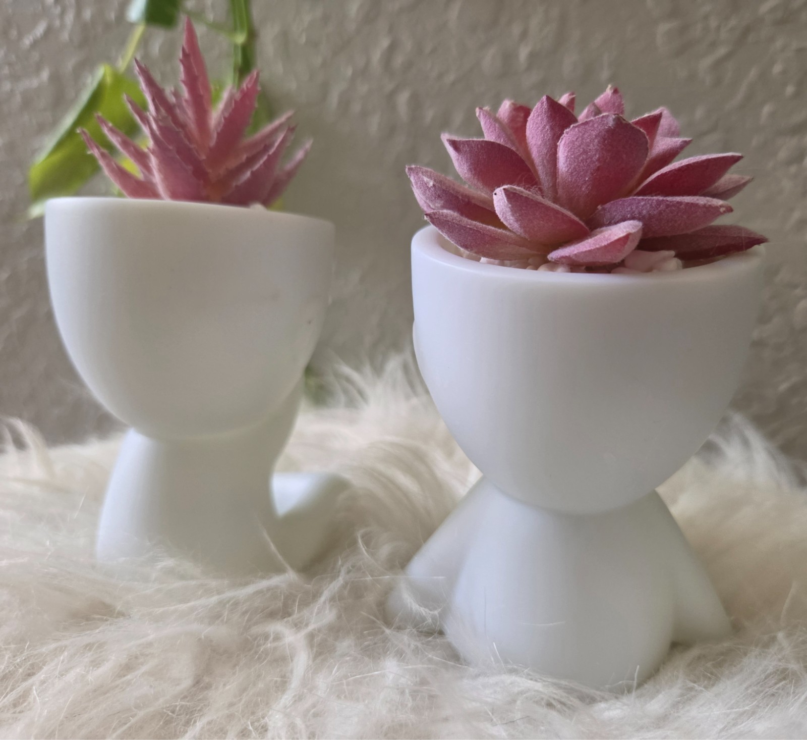 Der Rose Human Shaped Ceramic pot set feat artificial pink succulent plants