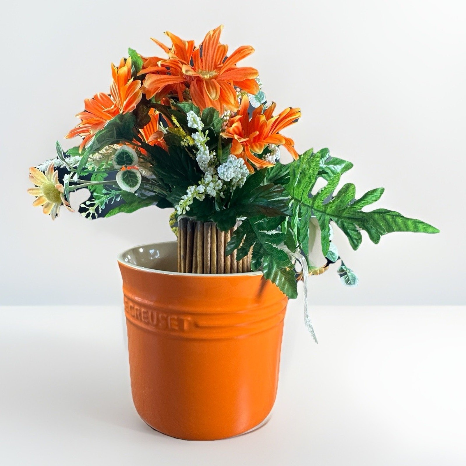 Le Creuset Flame Orange Utensil Holder Crock Vase w/ Flower Decor 2.75 Kitchen