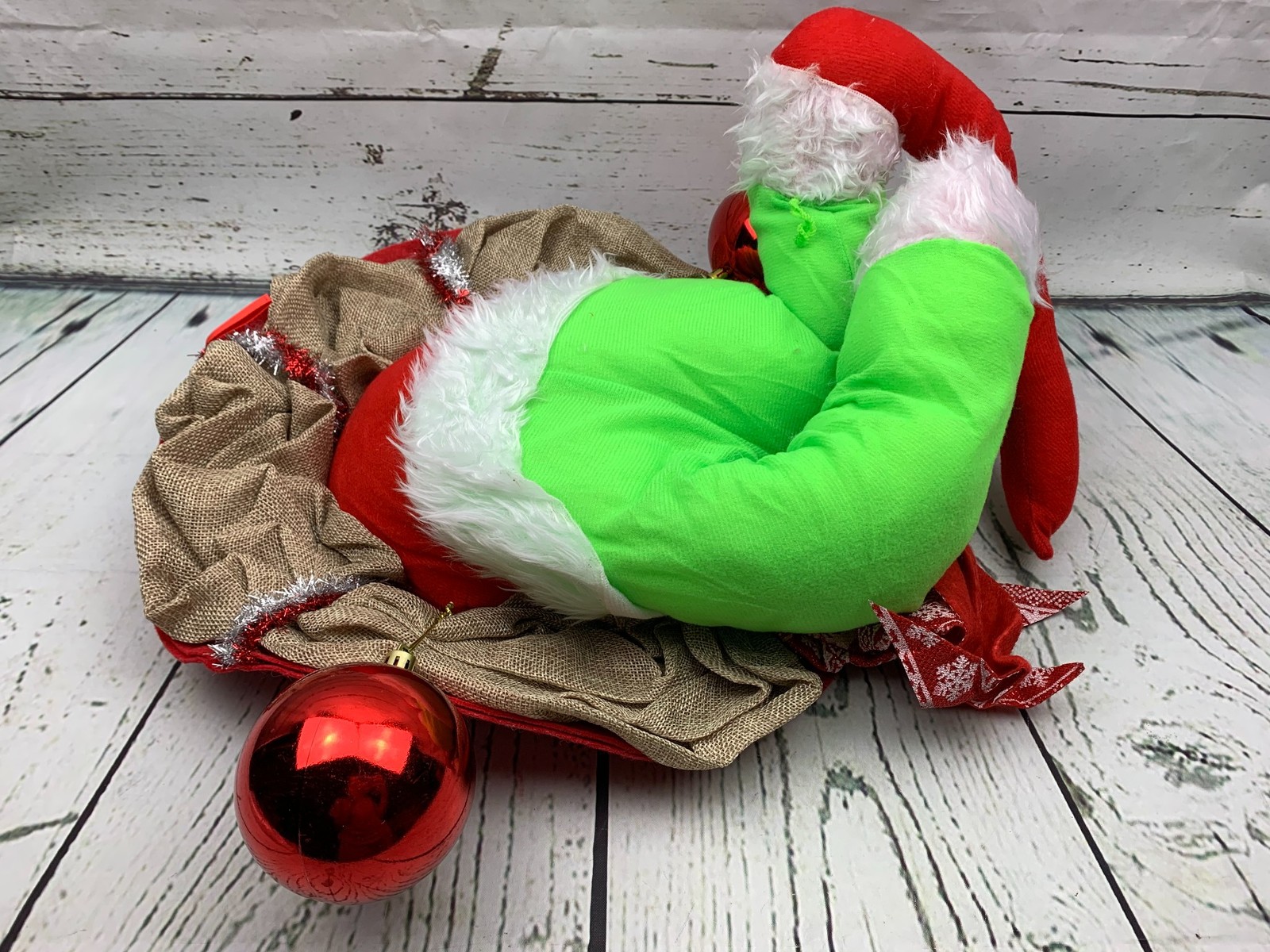 Thief Christmas Wreath Green Décor Funny Holidays