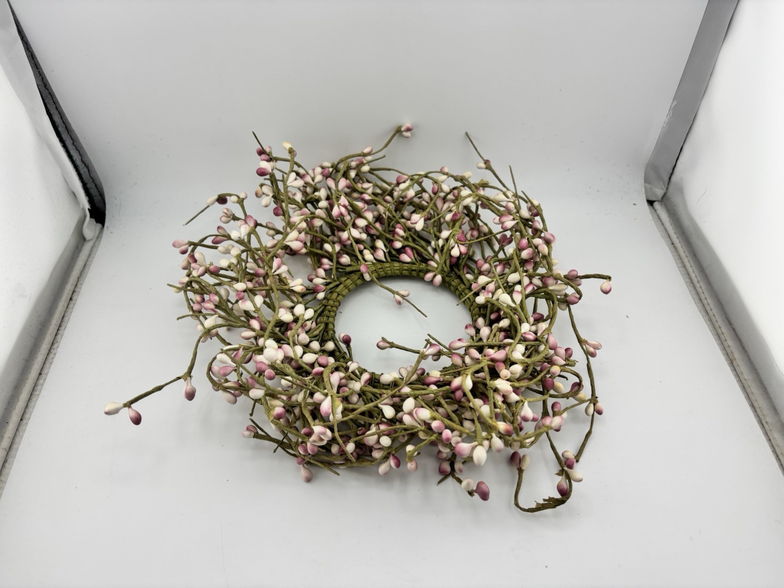 10” Pip Berry Wreath w/ Burgundy Star – Maroon Red – Colonial Mix, America