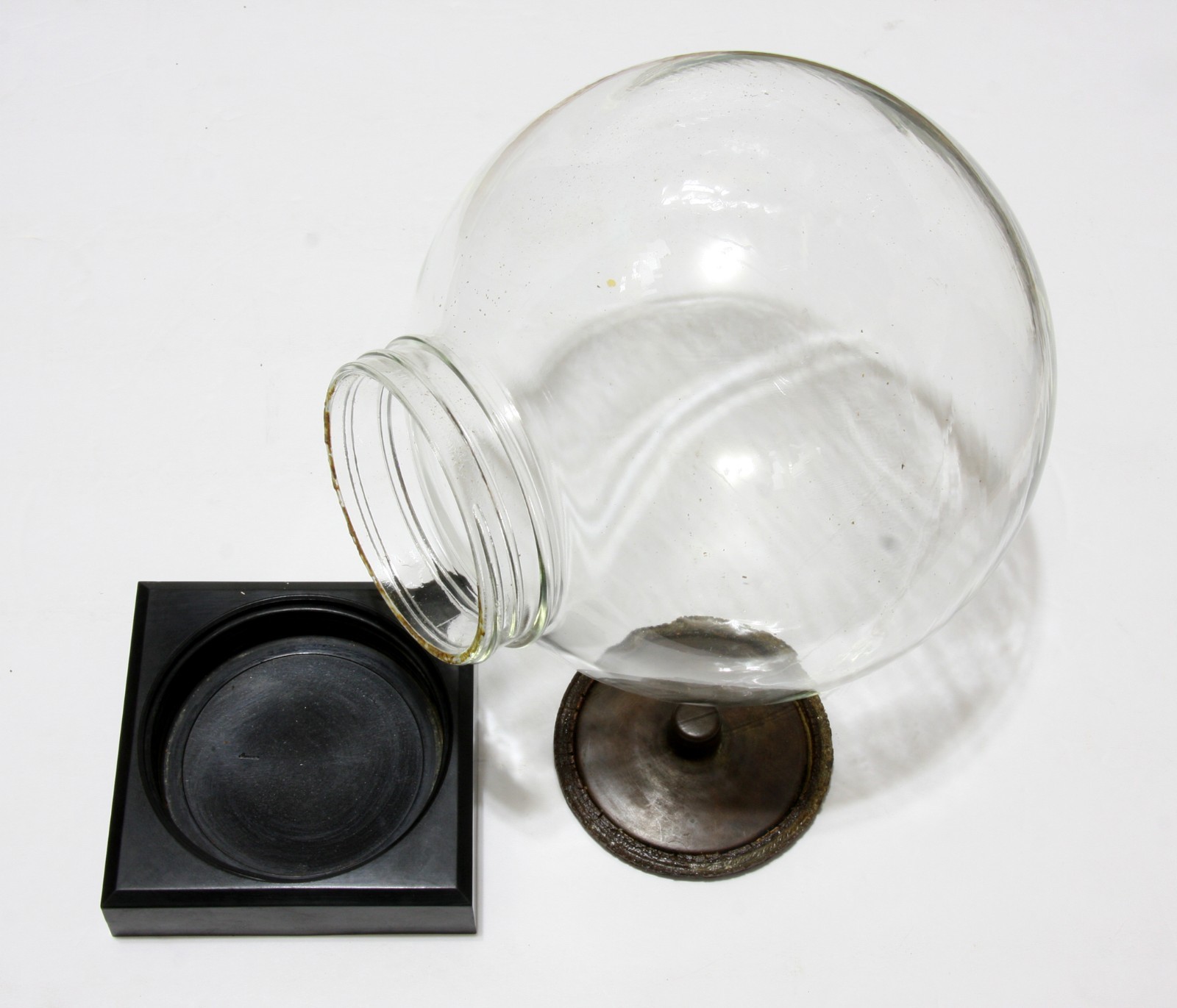 Terrarium Clear Glass Floral Display Globe Plastic Screw On Base 8″ Vintage