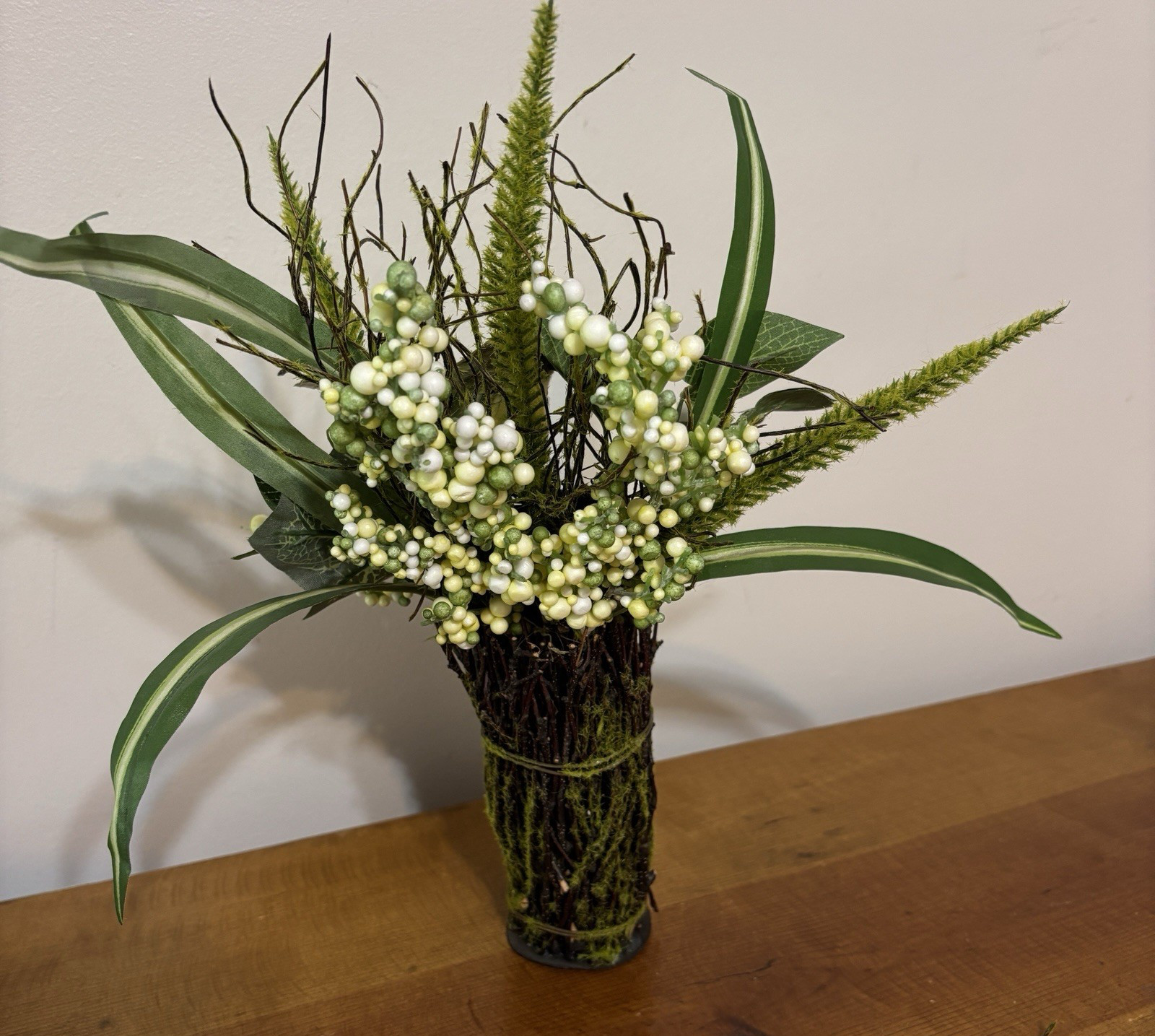 Artificial Grapevine Table Top Bird w Nest & Greenery Decor 14” tall