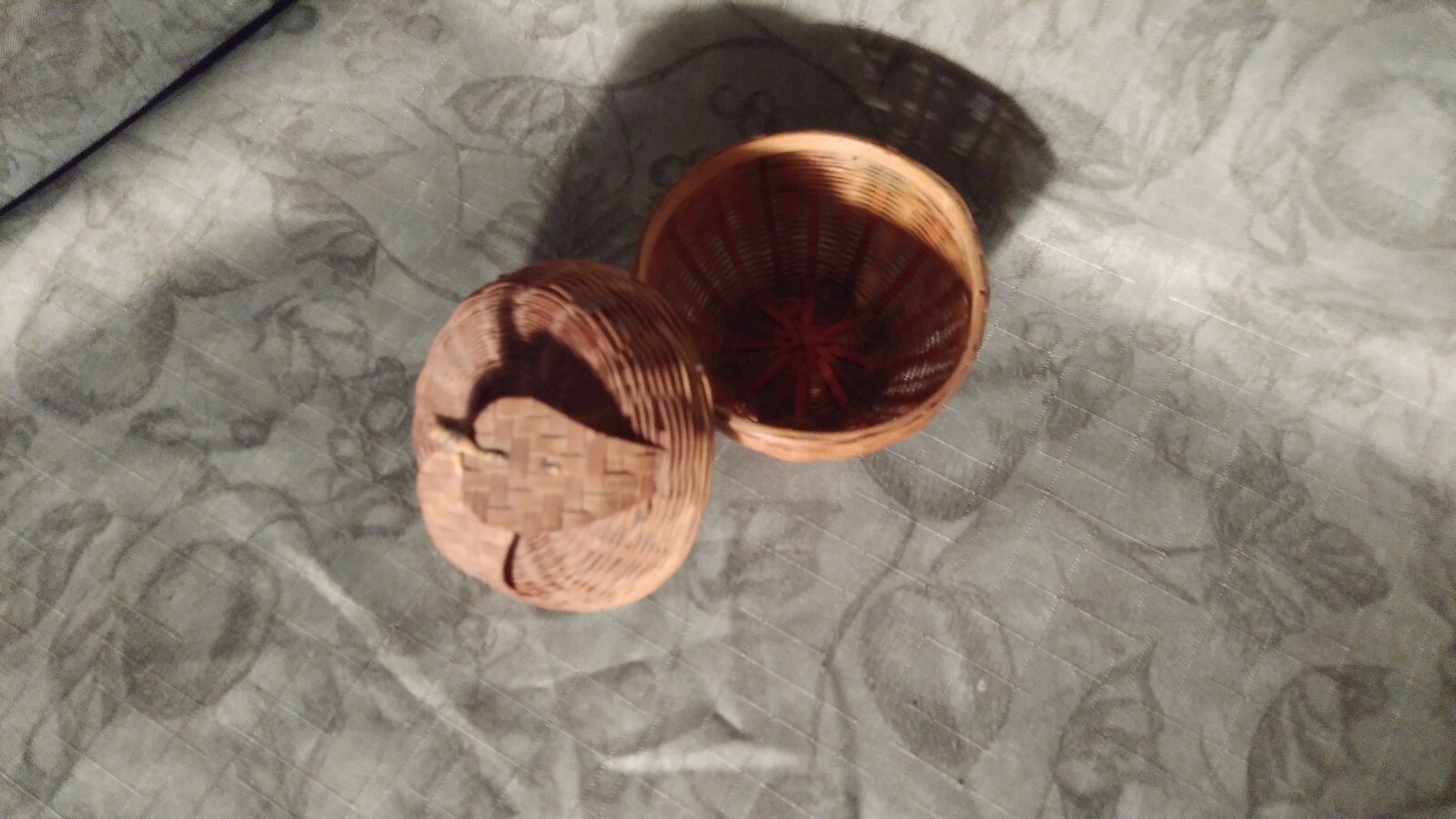 basket apple with two leaves