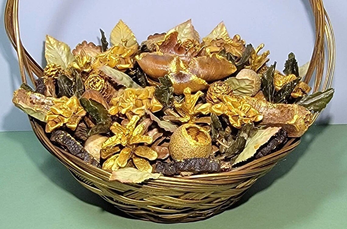 Thanksgiving/Christmas Dried Arrangement Rich Botanical Basket Table Centerpiece