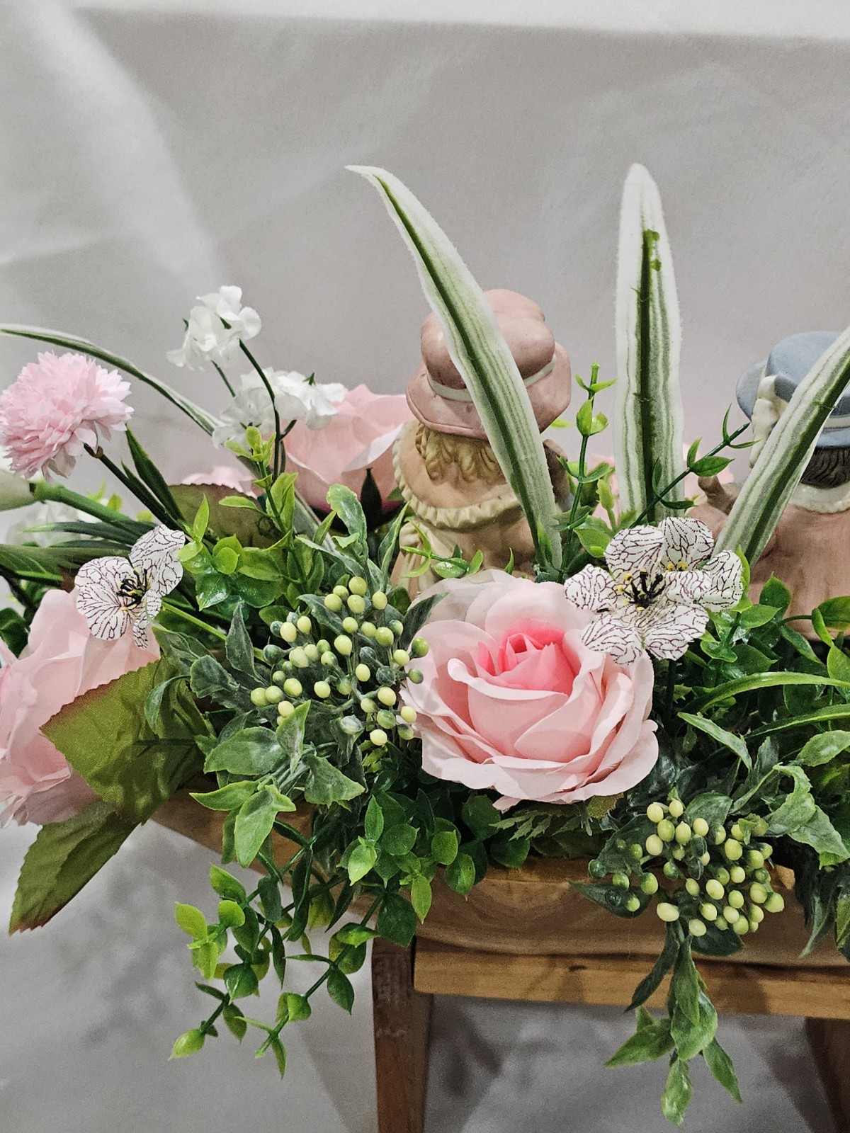 Lovely Floral Centerpiece, Pink Roses, 2 darling children. 15″W in solid wood